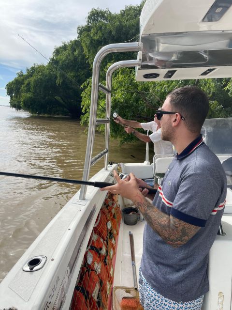 Tigre: Fishing Tour With Lunch and Drinks Included - Boat and Amenities