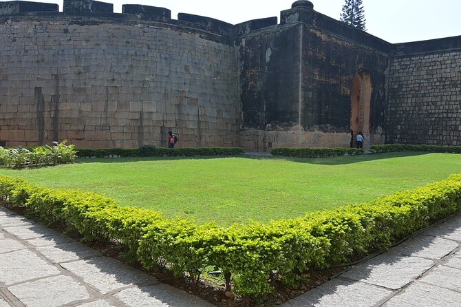 Tipu Palace + Koté Vishnu + Fort + KR Market + Jain Temple = Bengaluru Pété Walk - Jain Temple