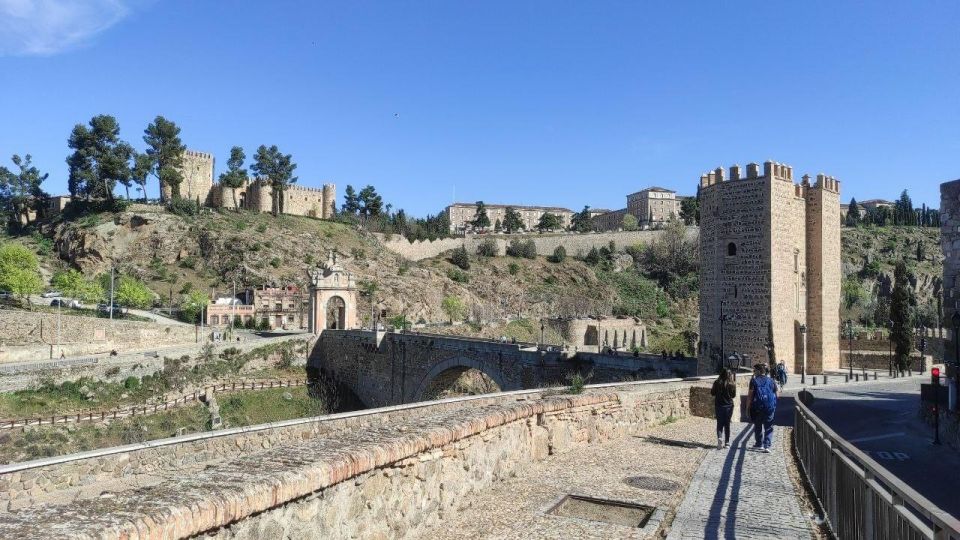 Toledo: Red Wristband 7 Main Monuments Explanation Live Tour - Tour Experience and Guide