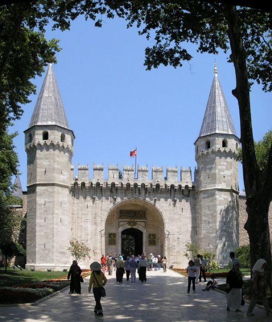 Topkapi Palace & Dolmabahce Palace Private 6-Hour Tour - Highlights of Topkapi Palace