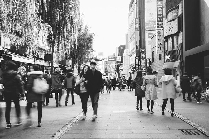 Traditional Seoul Gourmet Tour in Bukchon - Tour Inclusions and Features