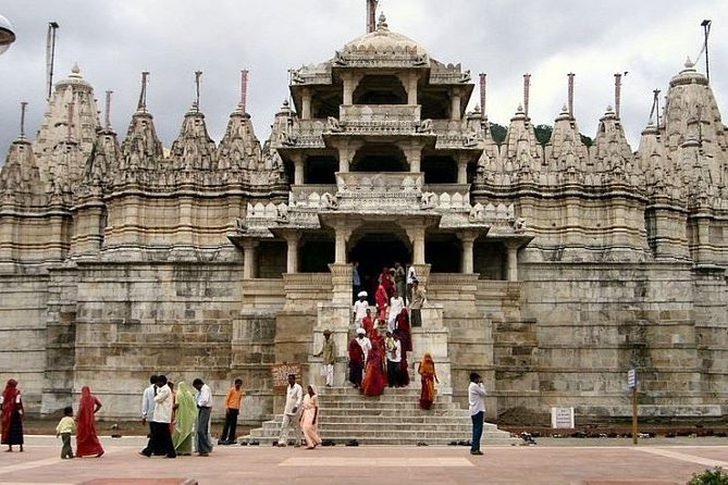 Udaipur City Tour With Kumbhalgarh Fort & Ranakpur Jain Temple Tour In 2 Days - Exploring Kumbhalgarh Fort