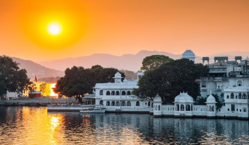 Udaipur Full Day City Tour With Boat Ride - Experience the Boat Ride