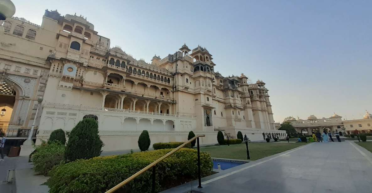 Udaipur: Private City Sightseeing Guided Tour With Tuk Tuk - Itinerary Details