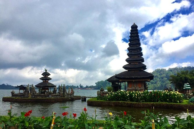 Ulun Danu Temple, Handara Gate, Wanagiri, and Banyu Mala Waterfall - Captivating Handara Gate