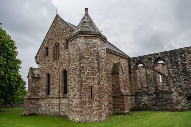 Urquhart Castle, Loch Ness Centre, Gin, Outlander Sites - Outlander Enthusiasts Delight