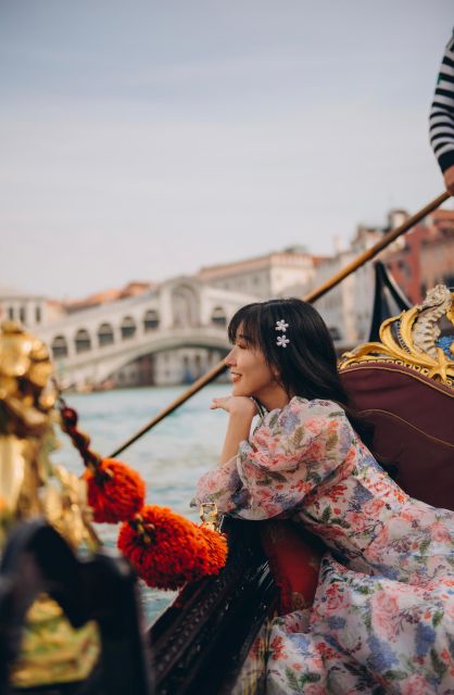 Venice: Photoshoot in Iconic Locations With Photographer - Photoshoot Duration and Accessibility