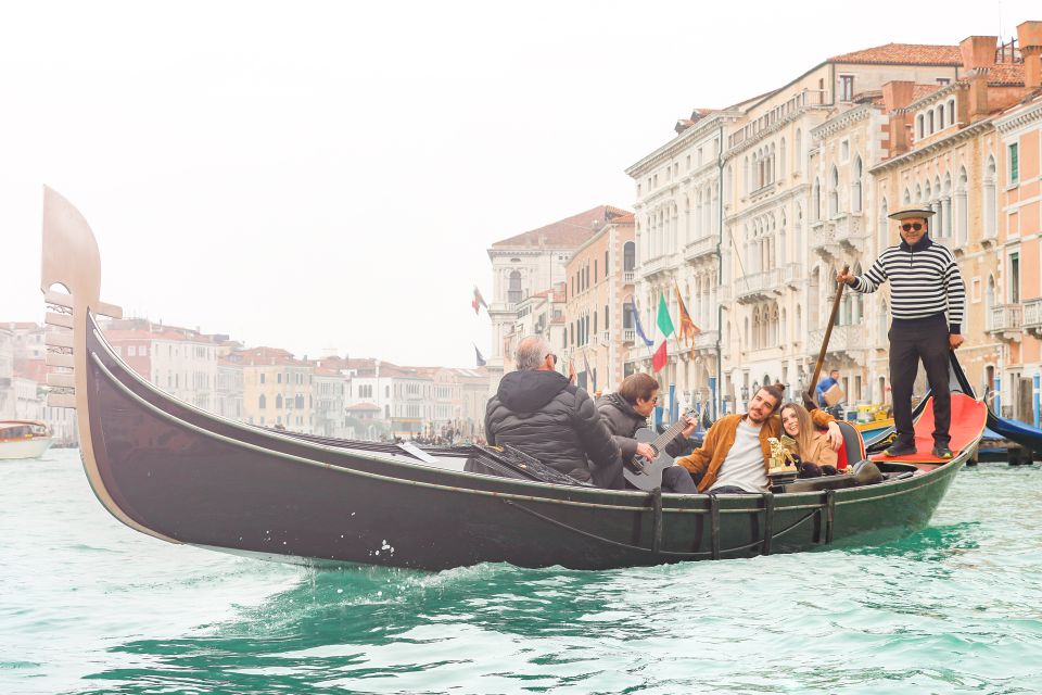 Venice: Shared Gondola Ride and Serenade - Musical Experience Onboard