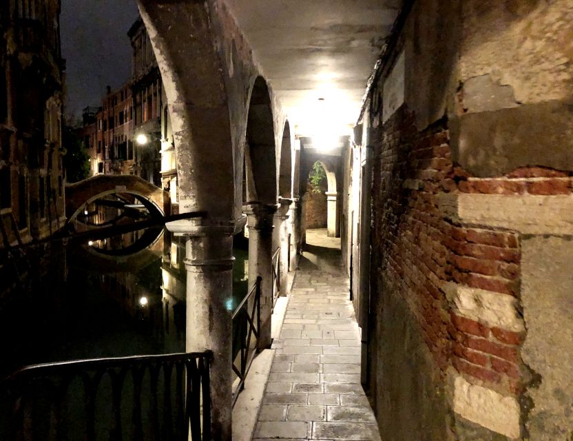 Venice Walking Tour by Night: Aperitif and Legends - Experience Highlights