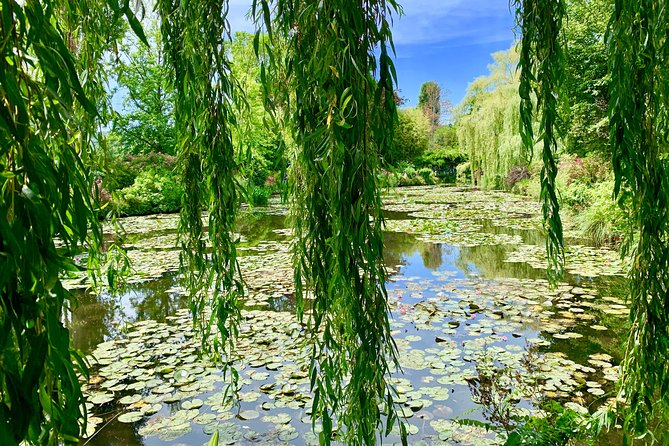 Versailles Palace and Giverny Private Guided Tour From Paris - Key Highlights