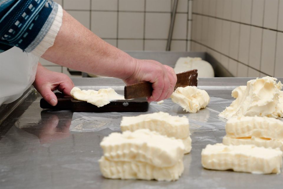 Vico Equense: Tour in the Dairy Mozzarella Experience - Hands-On Cheese Making