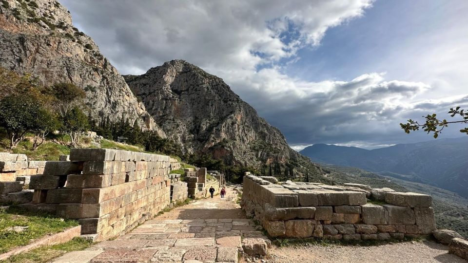 Visit Thermopylae & Delphi Navel of Earth Private Tour 8H - Exploring Delphi