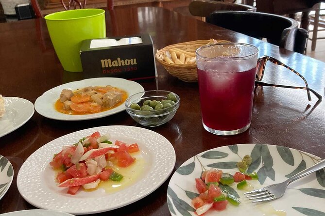 Wine and Tapas Walking Tour in Malaga - Food and Beverage Offerings