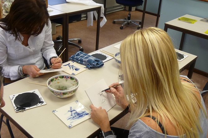 Workshop Paint Your Own Delft Blue Tile! - Accessibility Options