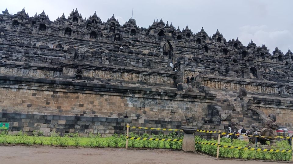 Yogyakarta: Borobudur Temple Half Day Tour - Inclusions and Amenities