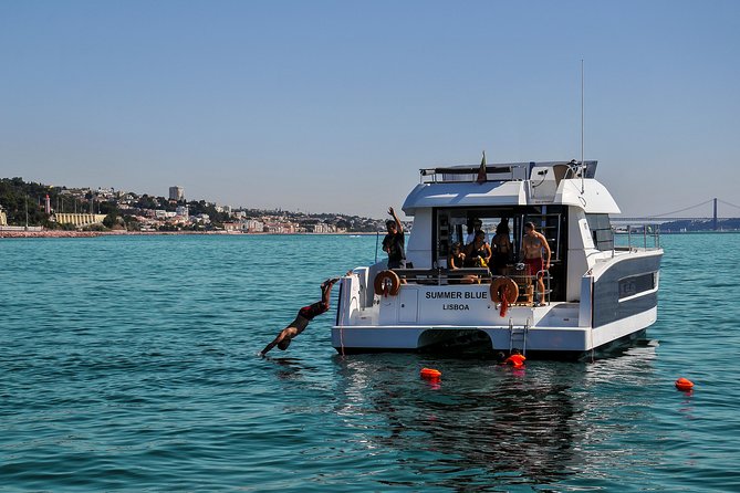 1H Power Catamaran up to 18 People in Lisbon - Meeting Point Details