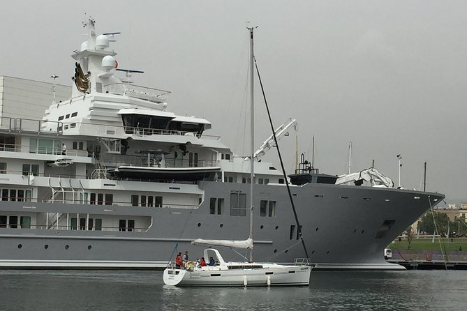 2-Hour Small Group Cruise From Barcelona - Accessibility Features