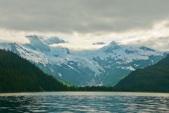 26 Glacier Cruise and Coach From Anchorage, AK - Onboard Amenities and Services