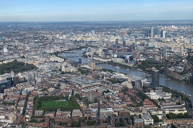 35 Minute London Sightseeing Flight for 2 With Champagne - Private Tour and Group Participation