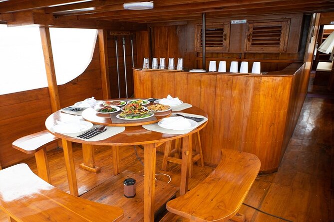 3DAYS Komodo Tour by Private Boat for 4 Pax - Inclusions and Amenities