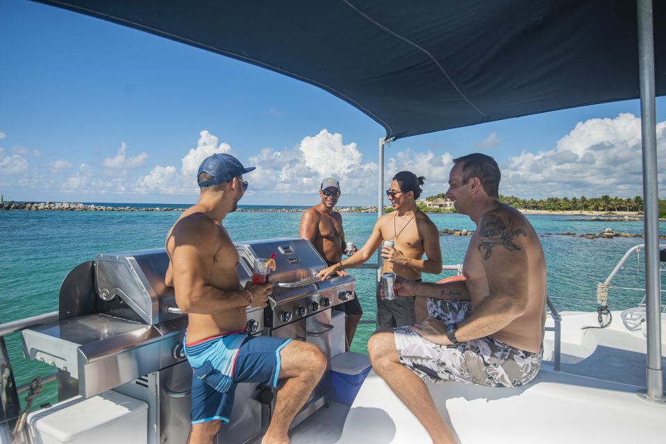 4-Hour Luxury Catamaran Cruise From Puerto Aventuras - Onboard Amenities