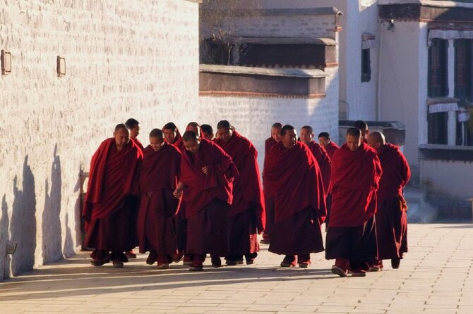 9 Days Lhasa Gyantse Shigatse Everest Namtso Group Tour - Transportation and Pick-Up Details