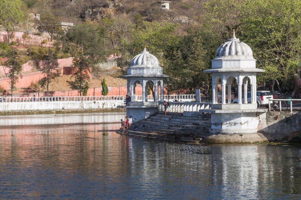 A Complete Tour in Udaipur at 2 Days With Guide Service - Local Culture Experience