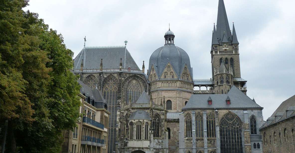 Aachen: Private Christmas Market Tour - Customization and Group Experience