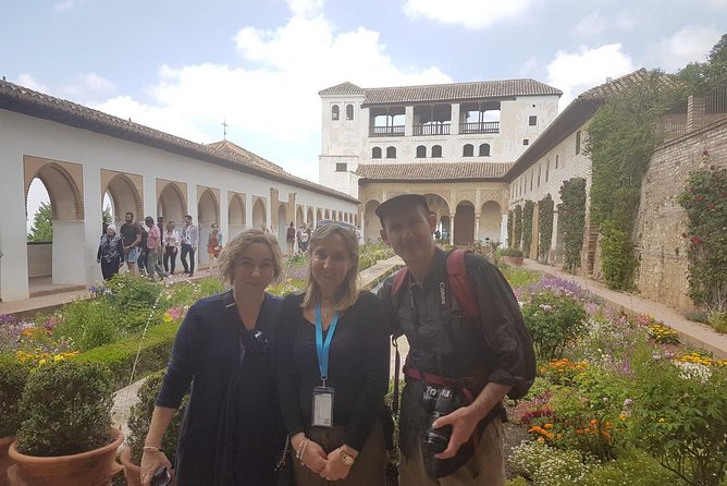 Alhambra Highlights Private Tour With Nazaries Palaces - Meeting and Pickup Details