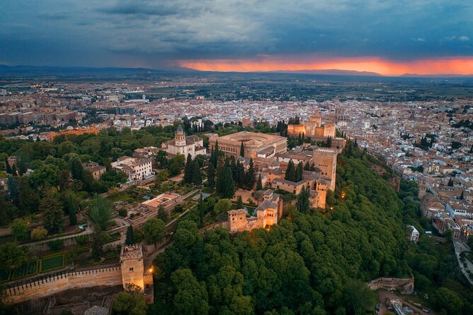 Alhambra With Nazaries Palaces Private Tour - Personal Experience With the Private Guide