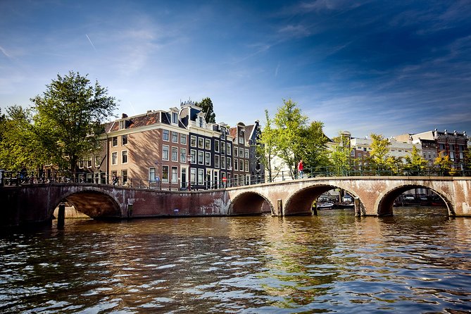 Amsterdam Highlights 1-Hour Canal Cruise With Audio Guide - Logistics and Accessibility