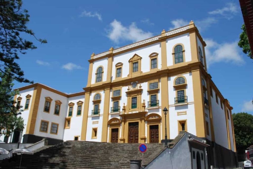 Angra Do Heroísmo: Walking Tour With Local Pastry and Coffee - Meeting Point