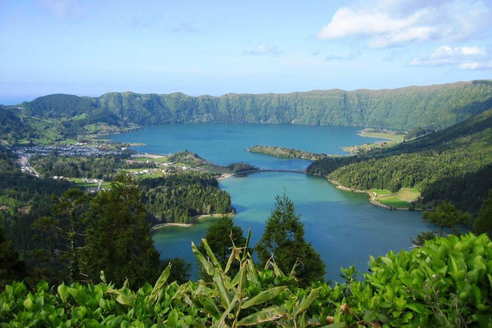 Azores: Sete Cidades Scenic Jeep Tour From Ponta Delgada - Viewing Scenic Lakes