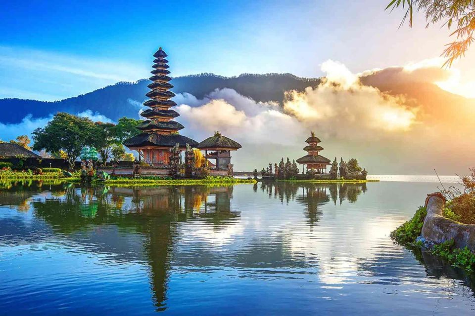 Bali: Lovina Beach Boat Ride & Ulun Danu Beratan Temple Tour - Private Pickup and Drop-off Service