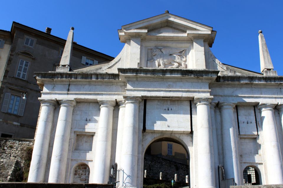 Bergamo Old Town: Discovery Walk & Reading Walking Tour - Navigation With the App