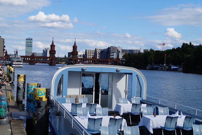 Berlin 4-Course Sunset Dinner Cruise Including Drinks - Included Beverages and Refreshments