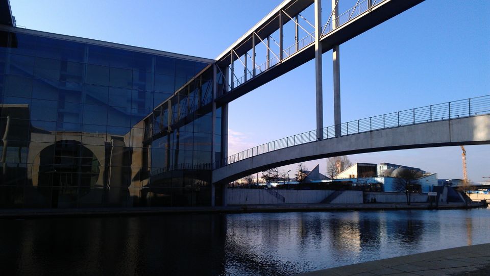 Berlin: Government District Around the Reichstag Guided Tour - Tour Language Options