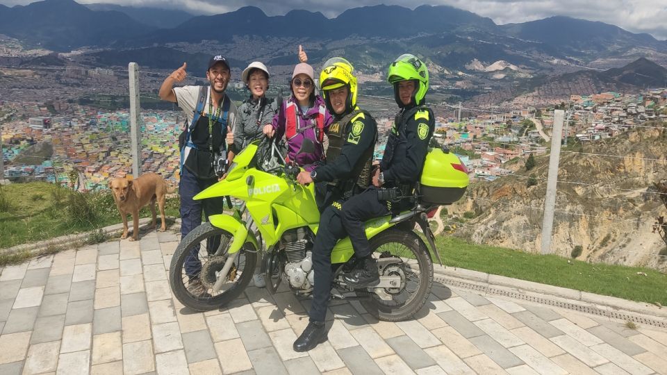 Bogotá's Neighborhoods: the Paradise Favela Tour With Cable Car - Cultural Insights and Community Engagement