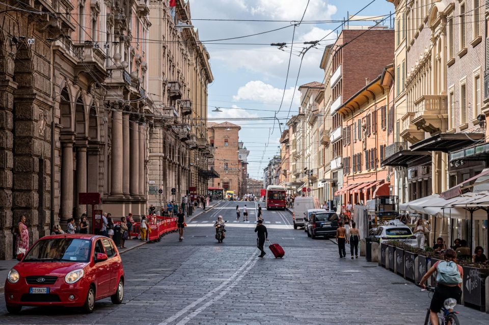 Bologna: History and Highlights Audio Tour on App - Requirements and Recommendations