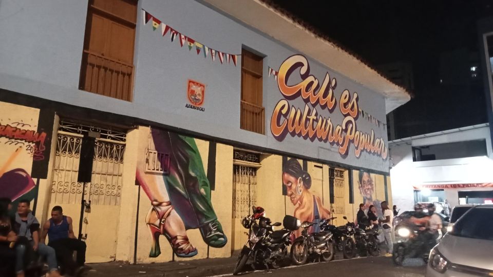 Cali: Pub Crawl Salsa in Cali - Cultural Exchange