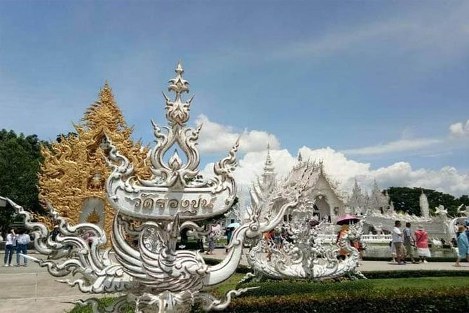 Chiang Mai-Chiang Rai: White Temple-Black House-Blue Temple-Karen Village - Visiting a Karen Village