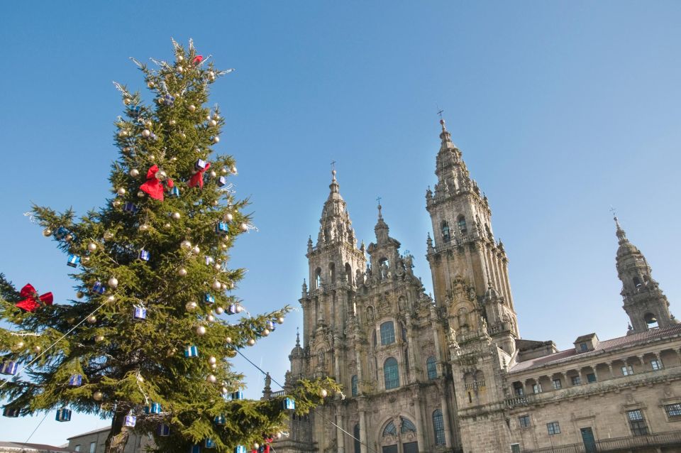 Christmas Enchantment: Walking Tour in Compostela - Tour Features