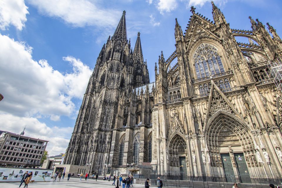 Cologne: Express Walk With a Local in 60 Minutes - What to Expect