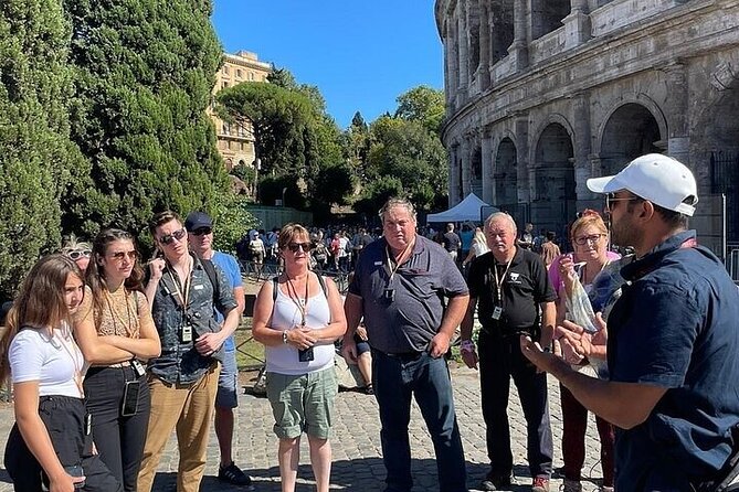 Colosseum Walking Tour With Roman Forum and Palantine Hill Access - Exploring the Colosseum