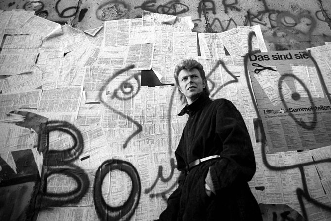 David Bowie in Berlin - Small Group 3-Hour Tour - Visiting the Berlin Wall