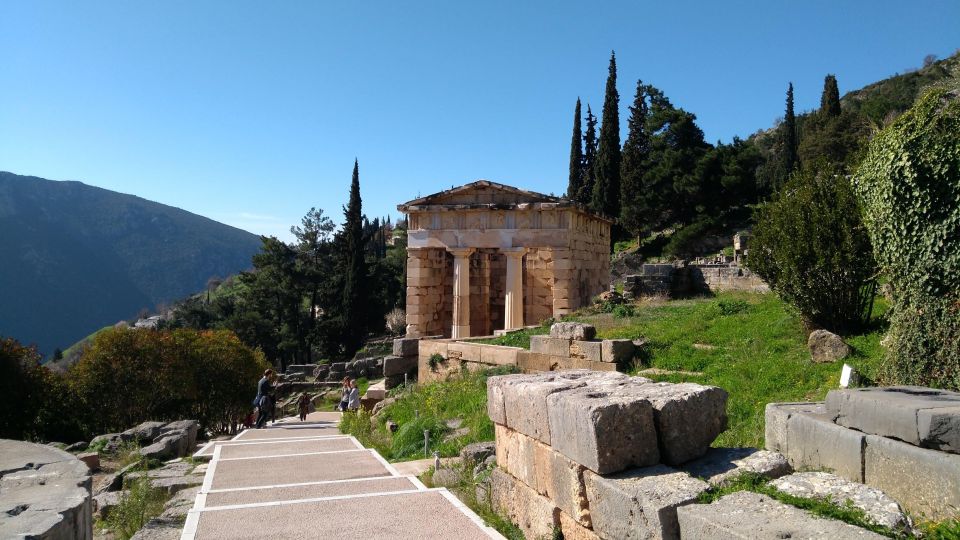 Delphi & Meteora 2-Day Private Tour With Great Lunch&Drinks - Unique Features of the Tour