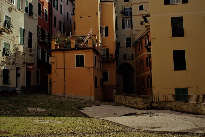Discover the Secrets of Genoa With a Storyteller! - Intimate Small Group Experience