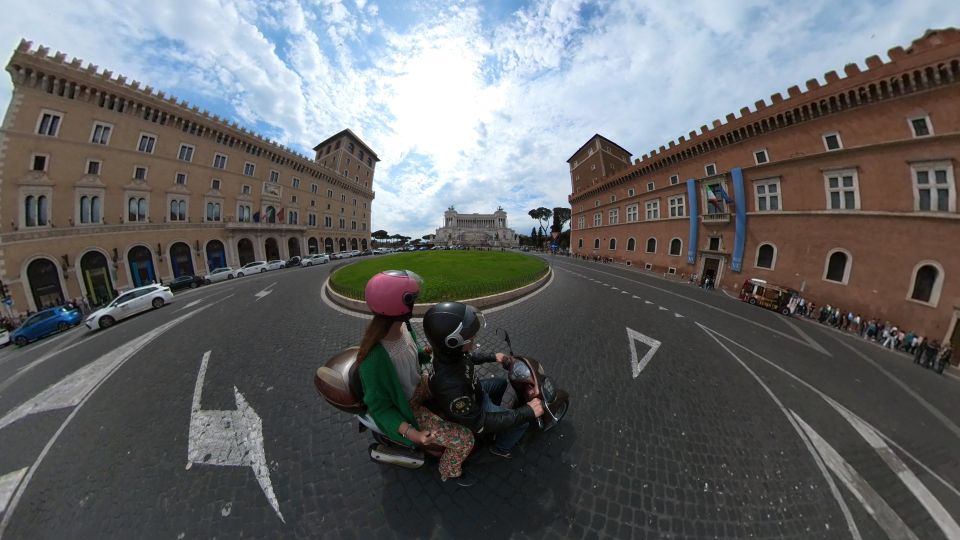 🛵 Rome: Private Scooter Guided Tour, Day - Night Ride💘🛵 - Hidden Gems Exploration