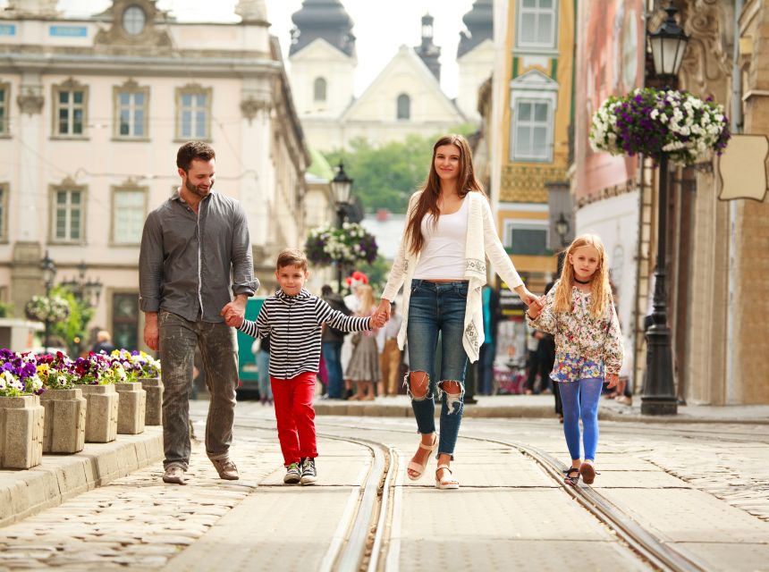 Family Tour of Linzs Old Town, Pöstlingberg and Grottenbahn - Detailed Itinerary