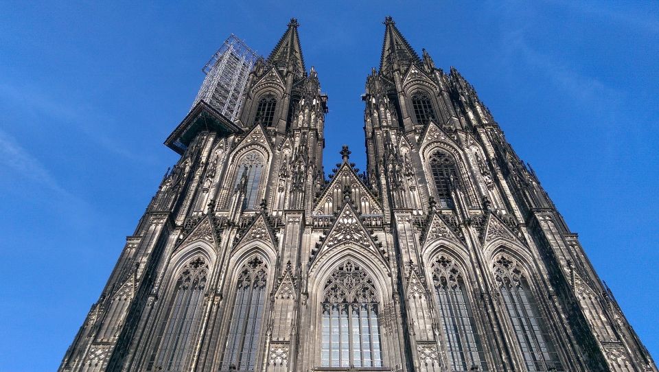 From Amsterdam: Cologne Private Sightseeing Tour - Taste Local Cologne Specialties